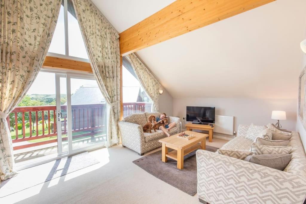 Retallack Resort 4 Bedroom Lodge - Hot Tub For Hire On Request -Pool & Spa 패드스토 외부 사진